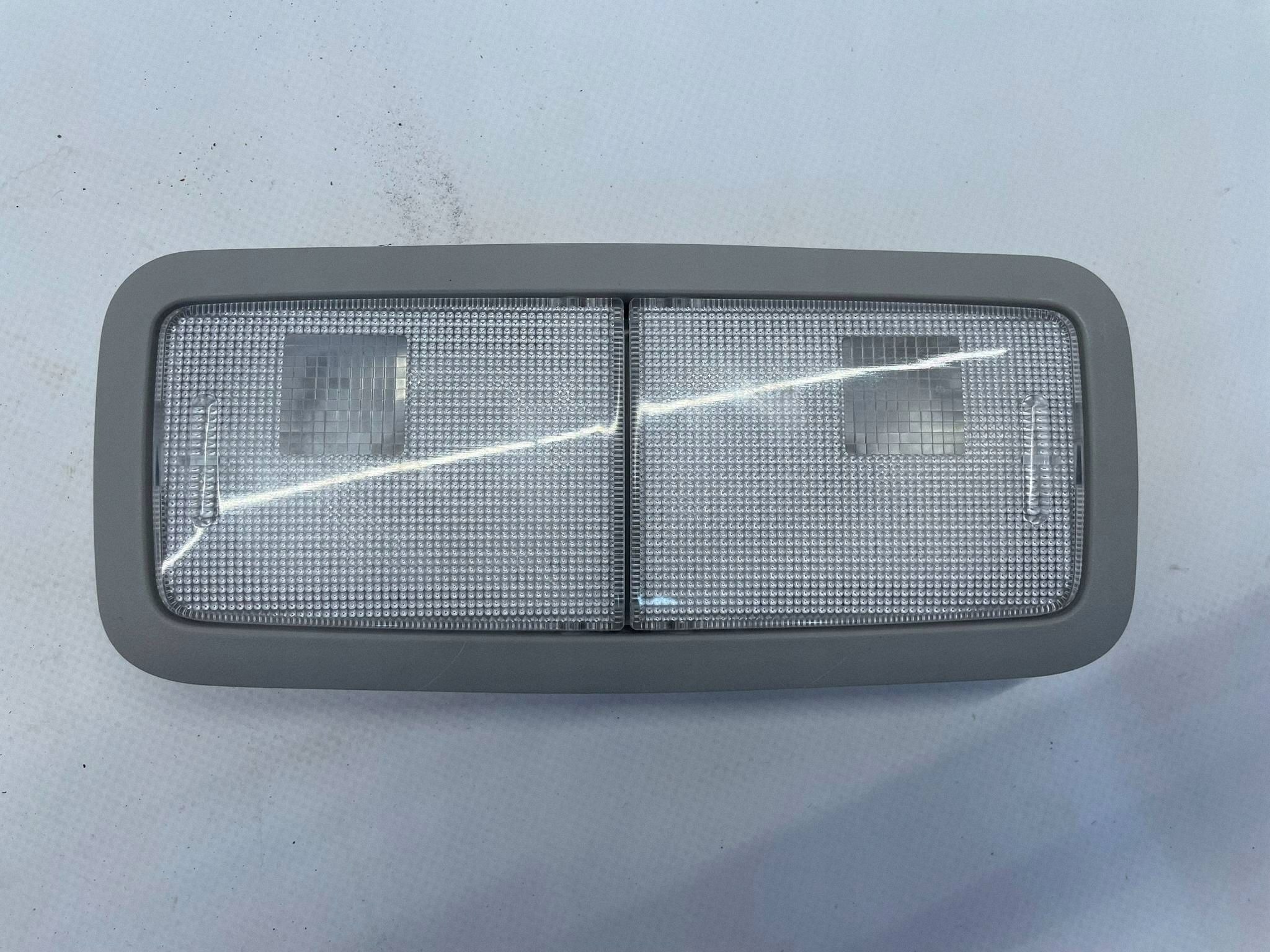 allegro-366c8a87ea7ce3bc4d953842 AURIS II LAMPKA OŚWIETLENIA KABINY WNĘTRZA ŚRODKOWA 81250-05030 - obrazek 1
