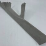 PRIUS III OSŁONA SŁUPKA PRZEDNIEGO LEWY PRZÓD MATERIAŁ 62220-47120