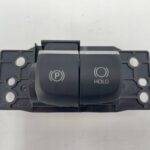 COROLLA E21 PRZEŁACZNIK PRZYCISK HAMULCA RĘCZNEGO HOLD 84390-02060