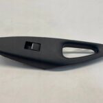 COROLLA E21 PRZYCISK PRZEŁĄCZNIK SZYBY DRZWI TYLNYCH PRAWY TYŁ 74271-02830