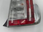 PRIUS III LIFT LAMPA TYLNA PRAWY TYŁ ANGLIK UK USZKODZONA - obrazek 4