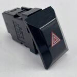 COROLLA E21 PRZYCISK PRZEŁĄCZNIK ŚWIATEŁ AWARYJNYCH 84332-02400