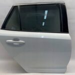 COROLLA E21 KOMBI DRZWI TYLNE PRAWE PRAWY TYŁ KPL. CIEMNA SZYBA 089 2PU