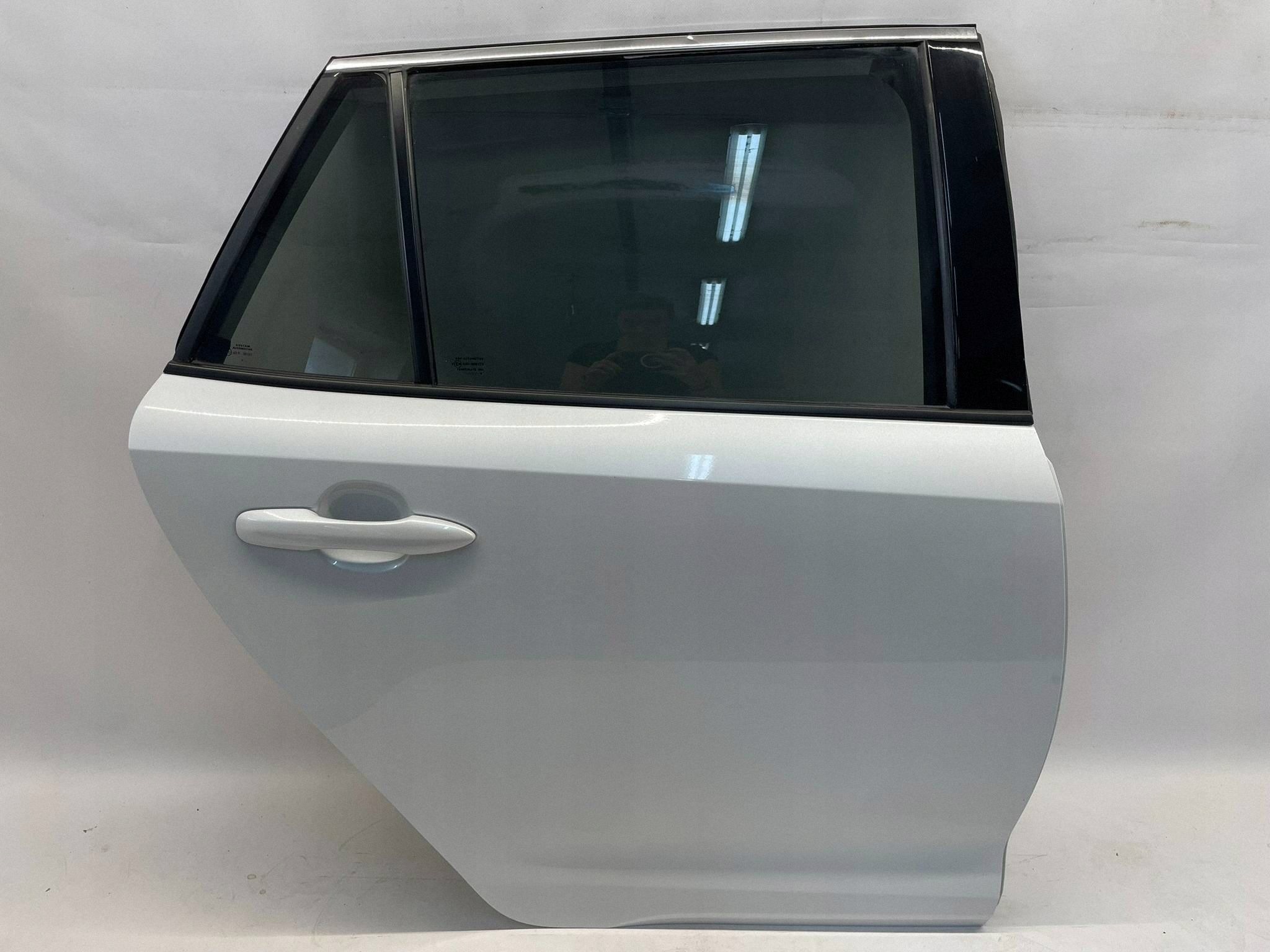 allegro-779565e60f53f2ecca8850b8 COROLLA E21 KOMBI DRZWI TYLNE PRAWE PRAWY TYŁ KPL. CIEMNA SZYBA 089 2PU - obrazek 1