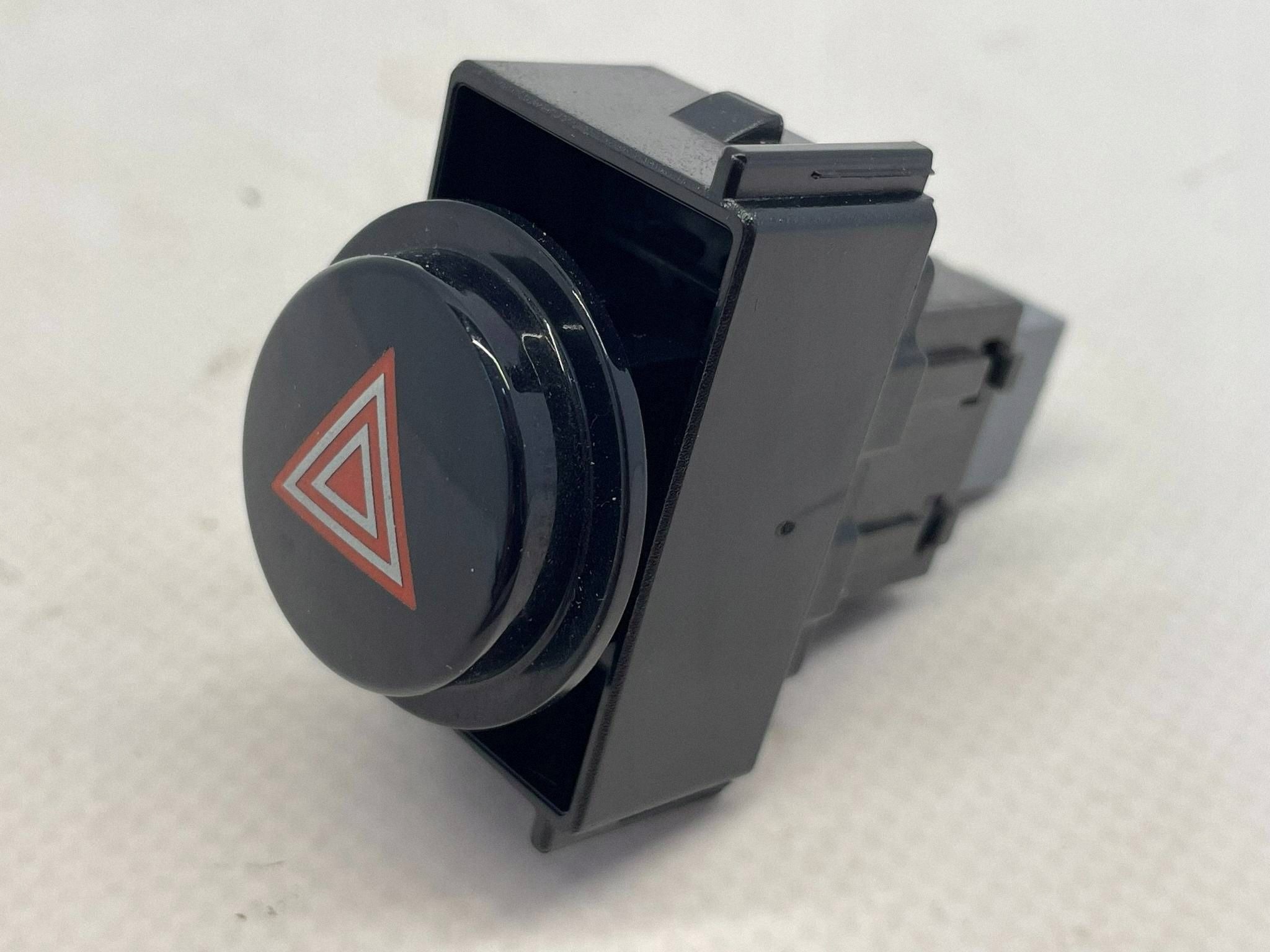 allegro-7872f0d6f125e43af0c2572a AURIS II LIFT PRZYCISK PRZEŁĄCZNIK WŁĄCZNIK ŚWIATEŁ AWARYJNYCH 84332-02300 - obrazek 1