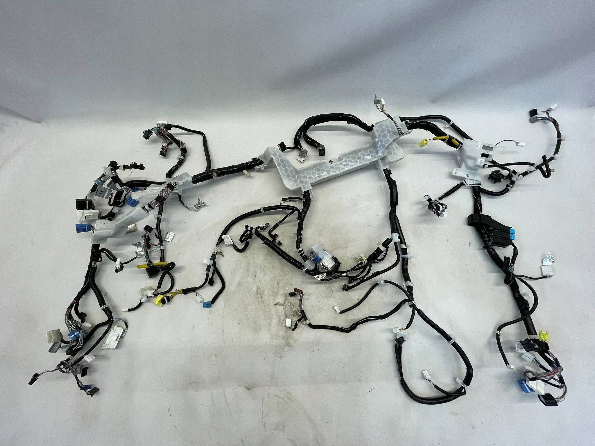 allegro-7de9c00b02b91e6932972b2d RAV4 V HYBRYDA WIĄZKA INSTALACJA POD DESKE ROZDZIELCZĄ KONSOLE 82140-42040 - obrazek 1