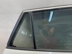 COROLLA E21 KOMBI DRZWI TYLNE PRAWE PRAWY TYŁ KPL. CIEMNA SZYBA 089 2PU - obrazek 2