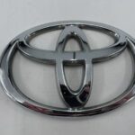TOYOTA NAPIS LOGO EMBLEMAT ZNACZEK