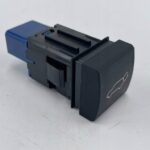 RAV4 V PRZYCISK PRZEŁĄCZNIK OTWIERANIA ELEKTRYCZNEJ KLAPY BAGAŻ 84966-42010