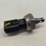 YARIS IV CROSS MAZDA 2 CZUJNIK CIŚNIENIA OLEJU 89448-33010