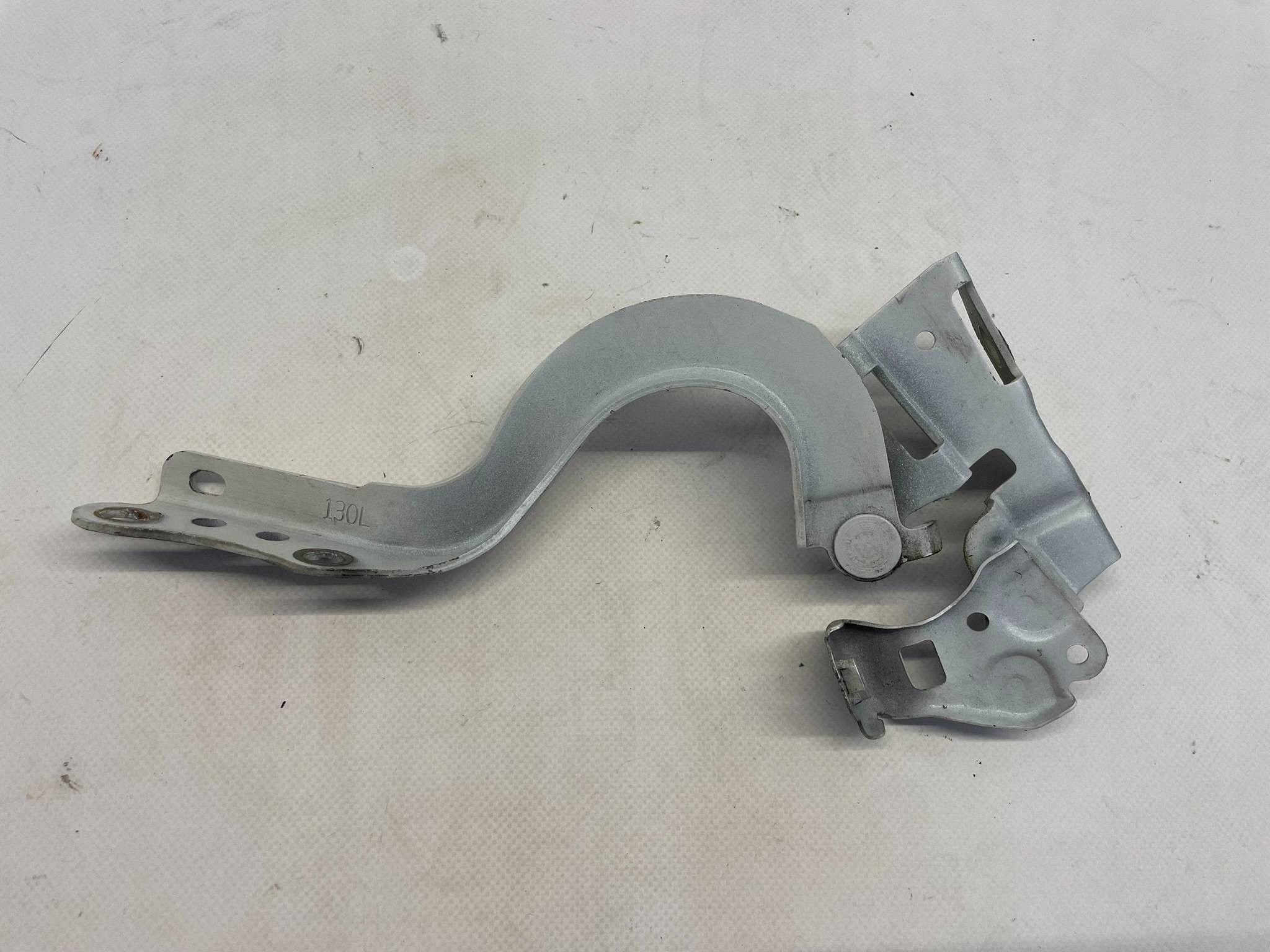 allegro-a5af533fb1297f129f4244bc AURIS II ZAWIAS MASKI POKRYWY SILNIKA LEWY 070 - obrazek 1