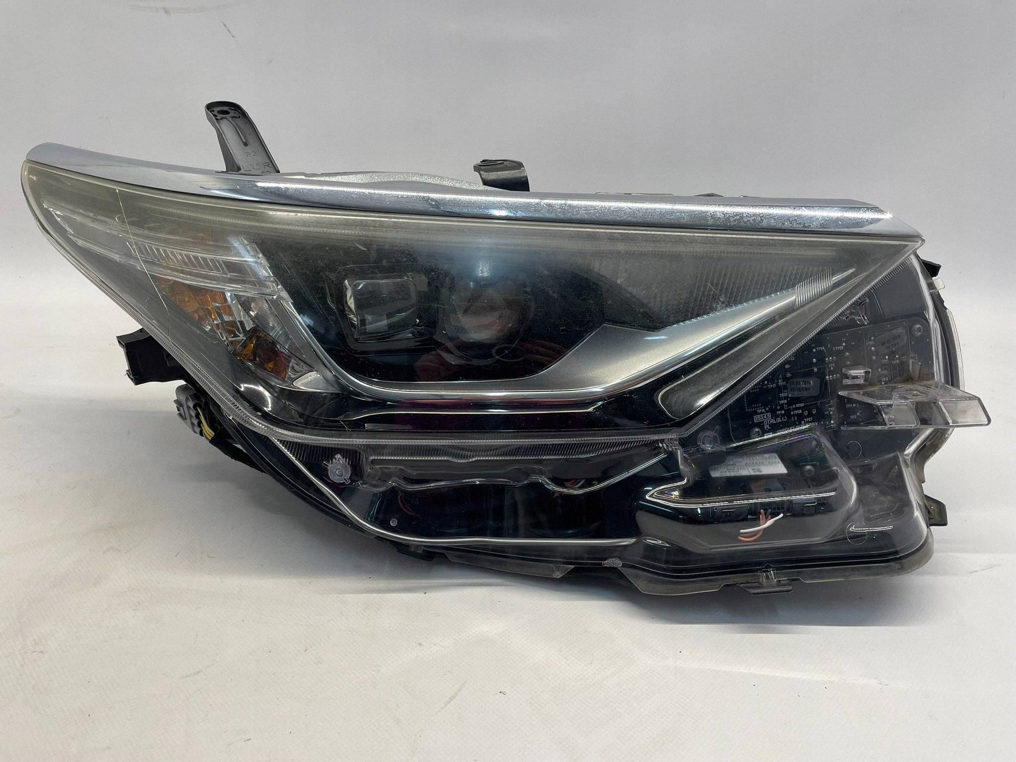 allegro-cda78ea62367b7b7ddc7b733 AURIS II LIFT LAMPA PRZEDNIA PRAWA PRAWY PRZÓD FULL LED KPL. 81110-02K60 - obrazek 1