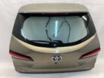 COROLLA E21 KOMBI LIFT KLAPA TYLNA POKRYWA BAGAŻNIKA KOMPLETNA 6X1 WGNIOTKA