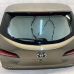 COROLLA E21 KOMBI LIFT KLAPA TYLNA POKRYWA BAGAŻNIKA KOMPLETNA 6X1 WGNIOTKA