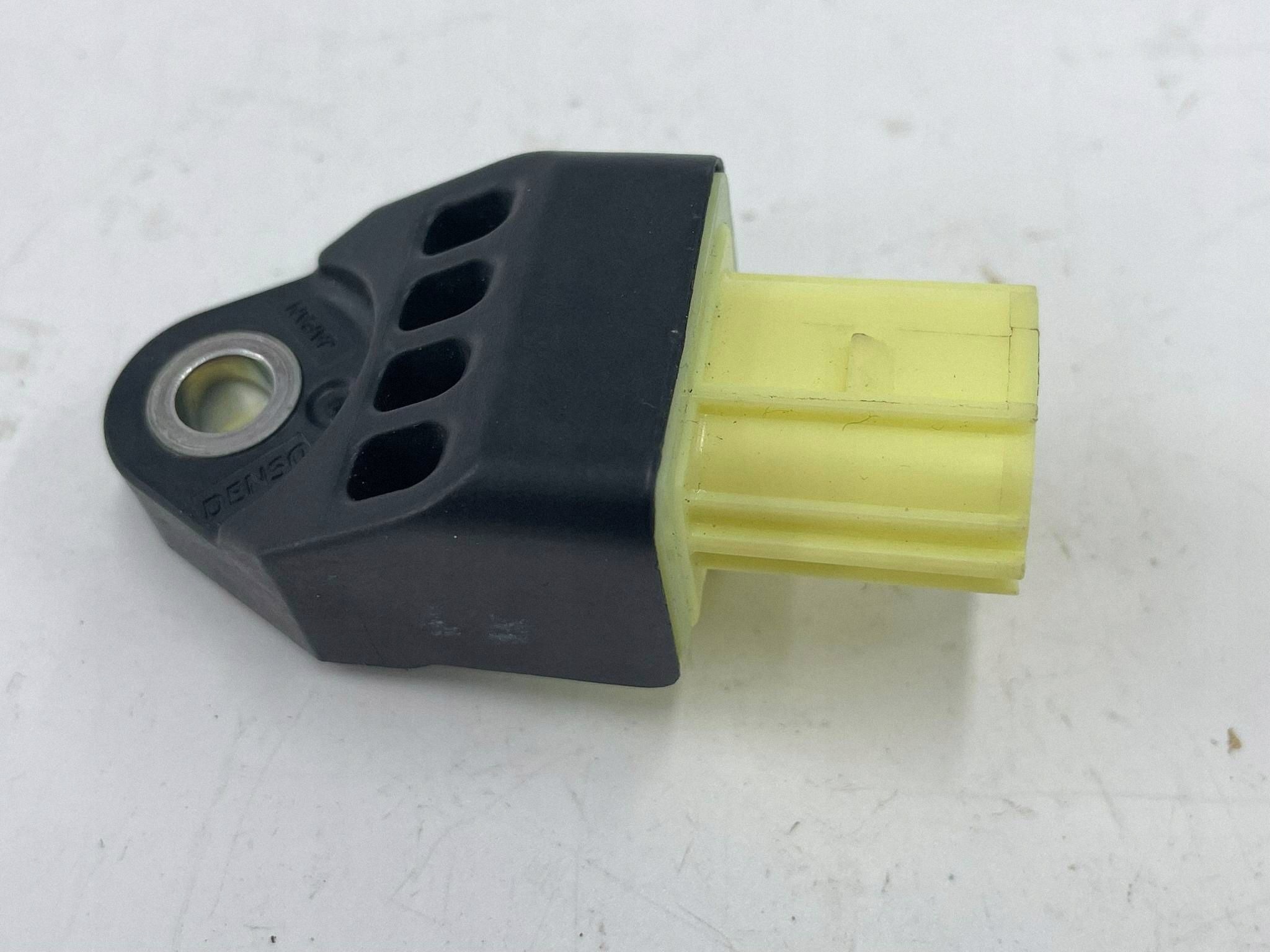 allegro-d89f5215617e0a41c64cb443 PRIUS III CZUJNIK UDERZENIOWY AIRBAG 4 PIN A9 89831-75010 - obrazek 1