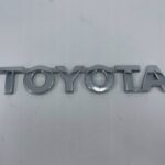 TOYOTA NAPIS LOGO EMBLEMAT ZNACZEK