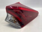 AURIS II LIFT KOMBI LAMPA TYLNA PRAWA PRAWY TYŁ KOMPLETNA