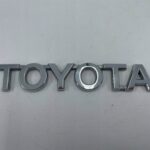TOYOTA NAPIS LOGO EMBLEMAT ZNACZEK