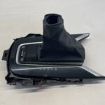 COROLLA E21 1.8 HYBRYDA MIESZEK OSŁONA RAMKA LEWARKA ZMIANY BIEGÓW