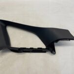 COROLLA E21 KOMBI OSŁONA SŁUPKA TYLNA PRAWA PRAWY TYŁ CZARNA 62470-02640