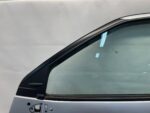 YARIS CROSS DRZWI PRZEDNIE LEWE LEWY PRZÓD KOMPLETNE Z LISTWĄ 1L0 USZKODZEN - obrazek 2
