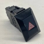 COROLLA E21 PRZYCISK PRZEŁĄCZNIK ŚWIATEŁ AWARYJNYCH 84332-02400