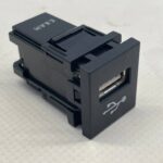 COROLLA E21 GNIAZDO ZŁĄCZE USB
