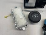 YARIS CROSS DESKA KONSOLA AIRBAG PASY KURTYNY PODSUFITKA CZARNA - obrazek 2