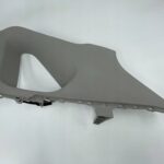 RAV4 V OSŁONA SŁUPKA TYLNEGO PRAWY TYŁ SZARA RYSY 62470-42170