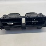 COROLLA E21 NAWIEW KRATKA ŚRODKOWA DESKI ROZDZIELCZEJ ŚRODEK 55670-02831
