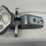 YARIS CROSS ZAWIASY DRZWI TYLNYCH PRAWYCH PRAWY TYŁ KOMPLET 1L0