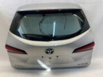 COROLLA E21 KOMBI LIFT KLAPA TYLNA POKRYWA BAGAŻNIKA KOMPLETNA 1L0 RYSY