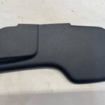 YARIS CROSS OSŁONA TUNELU ŚRODKOWEGO PODŁOKIETNIKA LEWA 58912-K0020