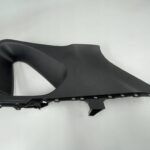 RAV4 V OSŁONA SŁUPKA TYLNEGO PRAWY TYŁ CZARNA 62470-42180
