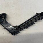 COROLLA E21 KOMBI HATCHBACK ŚLIZG MOCOWANIE ZDERZAKA PRZEDNIEGO PRZÓD PRAWY