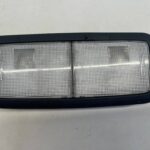 COROLLA E21 KOMBI LAMPKA OŚWIETLENIA KABINY WNĘTRZA PODSUFITKI TYLNA CZARNA