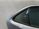 YARIS CROSS DRZWI TYLNE PRAWE PRAWY TYŁ KOMPLETNE 1L0 - obrazek 2