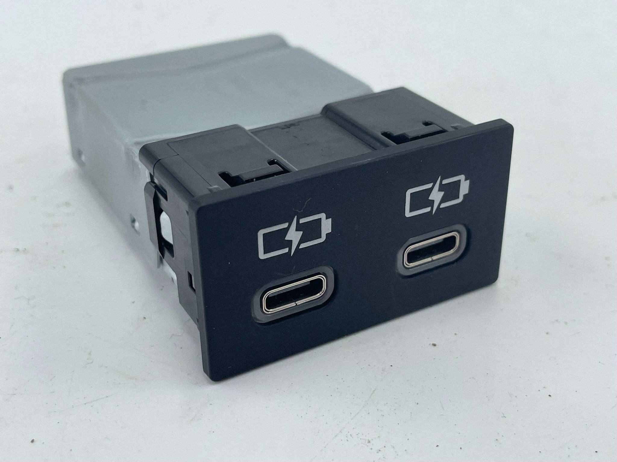 allegro-bcc25380f774fd2db2ed04e6 RAV4 V GNIAZDO ZŁĄCZE USB 85532-60040 - obrazek 1