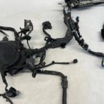 COROLLA E21 LIFT KOMBI 1.8 HYBRYDA WIĄZKA INSTALACJA KOMORY SILNIKA ZWYKŁA