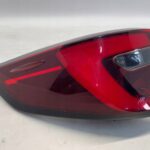 COROLLA E21 LIFT KOMBI LAMPA TYLNA LEWA LEWY TYŁ ŻARÓWKI BEZ ZAŚLEPKI KPL