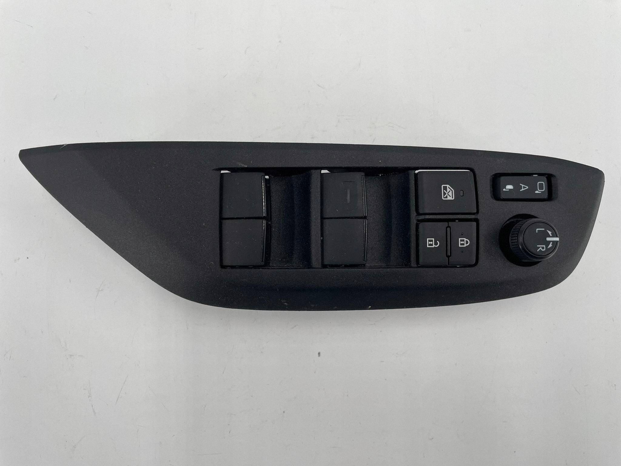 allegro-f0e7419b29a6a94e158f0757 YARIS CROSS PRZYCISK PRZEŁĄCZNIK PRZEDNI LEWY PRZÓD 84040-02550 - obrazek 1