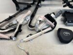 COROLLA E21 KOMBI DESKA KONSOLA AIRBAG KURTYNY PASY PODSUFITKA CZARNA - obrazek 3